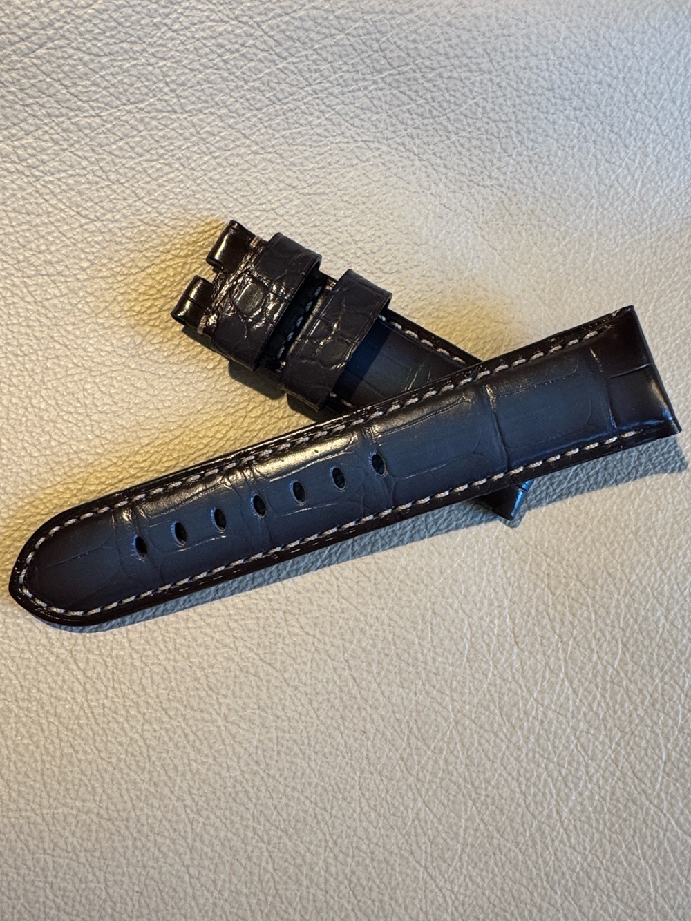 Genuine Panerai Slate Blue / Dark Gray
Alligator Strap 24/22, Standard Size New